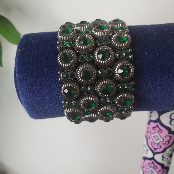 Elegant Green and Silver Bracelet Emerald Green Stones Stretch - Picture 2 of 10